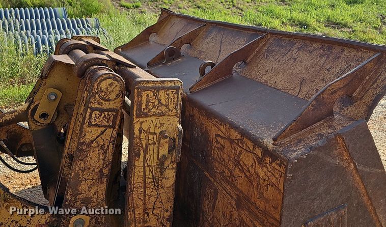 image for item LW9734 2004 Caterpillar 953C  track loader