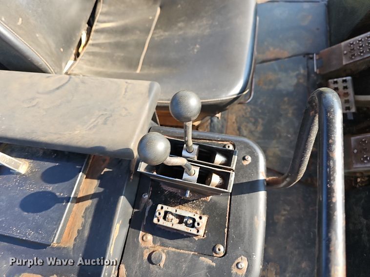 image for item LW9734 2004 Caterpillar 953C  track loader