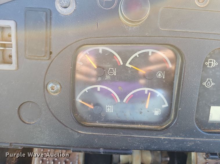 image for item LW9734 2004 Caterpillar 953C  track loader