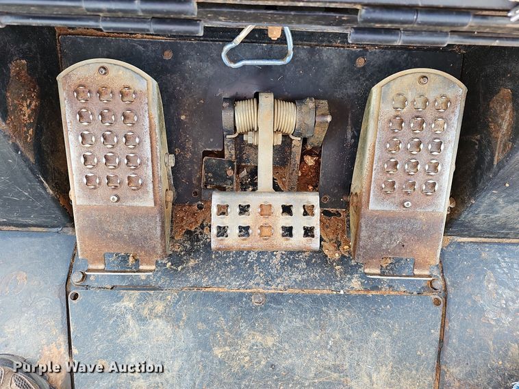 image for item LW9734 2004 Caterpillar 953C  track loader