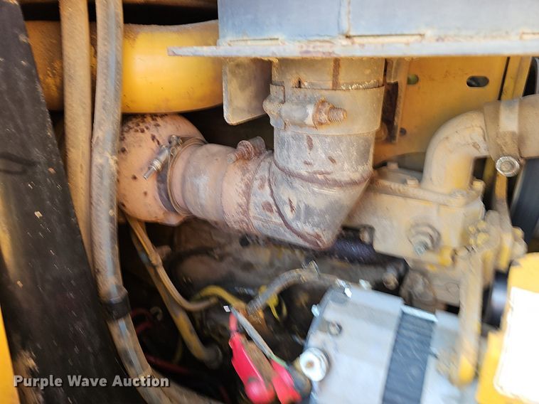 image for item LW9734 2004 Caterpillar 953C  track loader