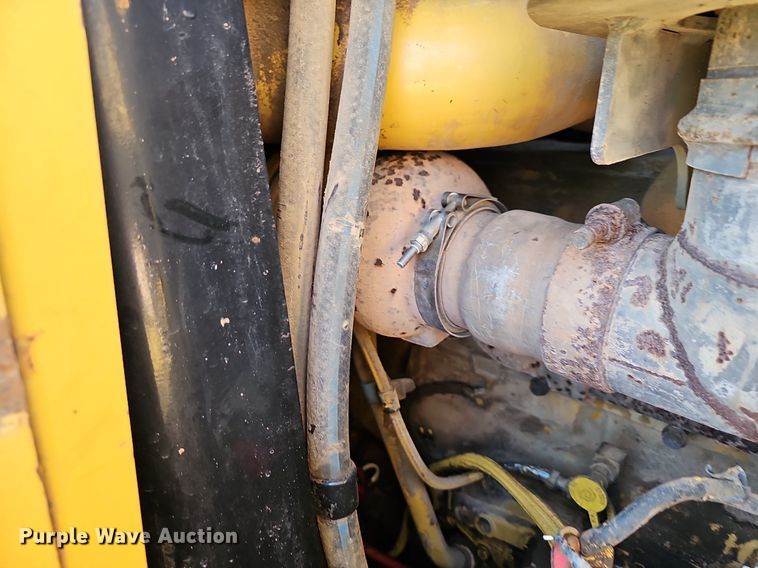 image for item LW9734 2004 Caterpillar 953C  track loader