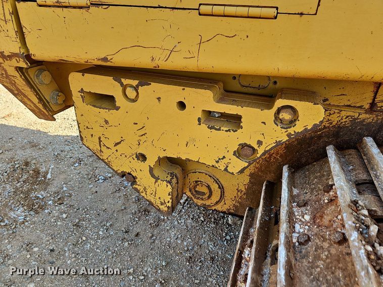 image for item LW9734 2004 Caterpillar 953C  track loader
