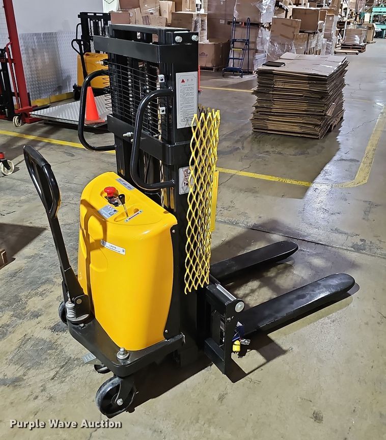 image for item LW9746 Electric pallet jack