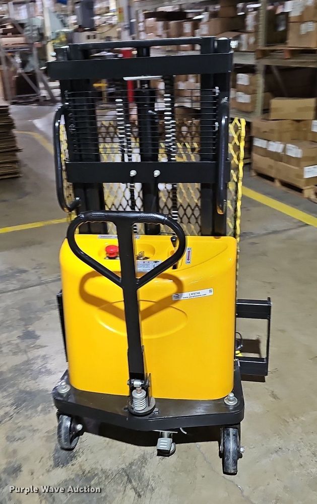 image for item LW9746 Electric pallet jack