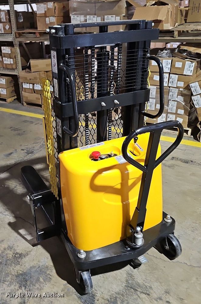 image for item LW9746 Electric pallet jack