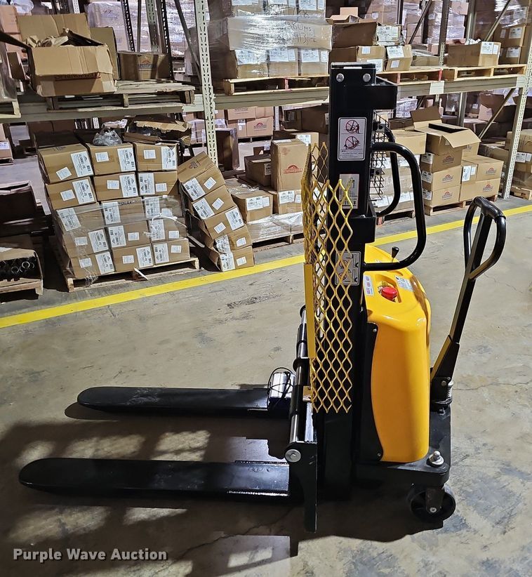 image for item LW9746 Electric pallet jack