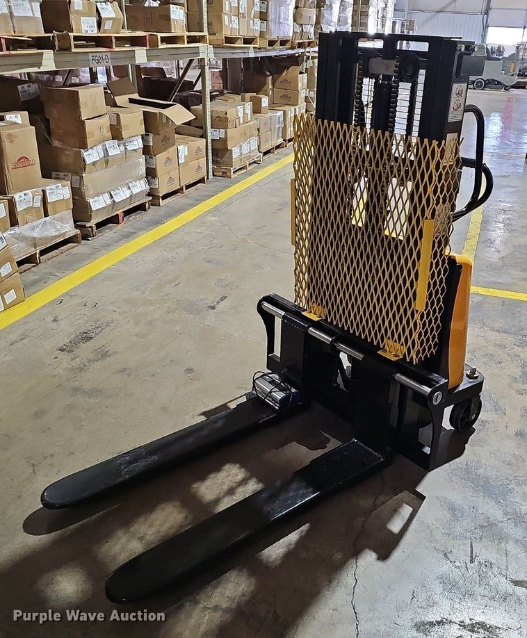 image for item LW9746 Electric pallet jack