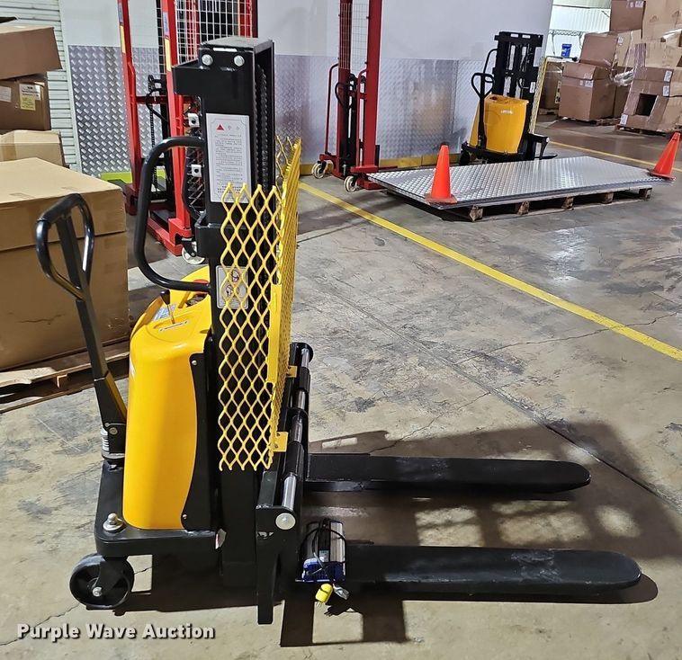 image for item LW9746 Electric pallet jack