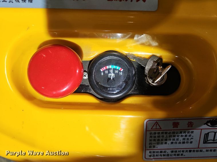 image for item LW9746 Electric pallet jack