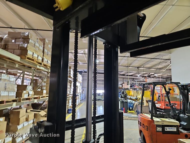 image for item LW9746 Electric pallet jack