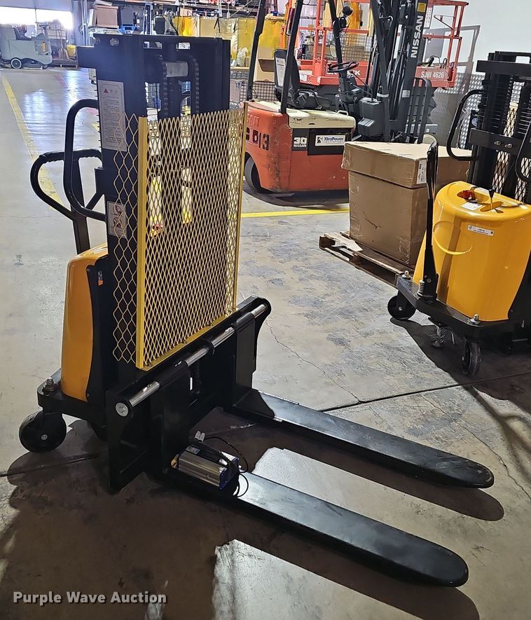 image for item LW9747 Electric pallet jack