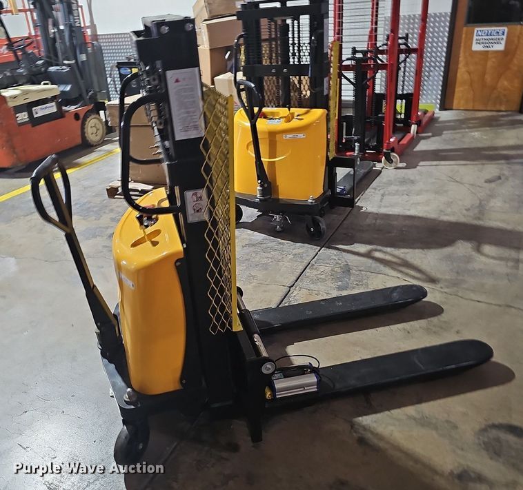 image for item LW9747 Electric pallet jack