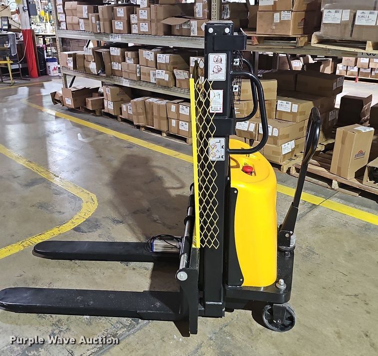 image for item LW9747 Electric pallet jack