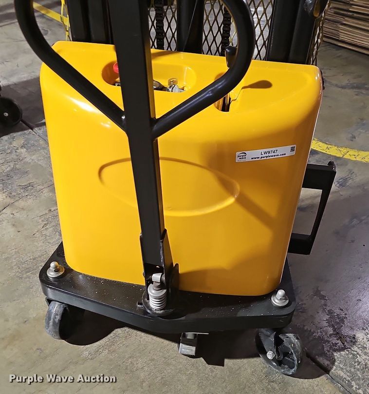 image for item LW9747 Electric pallet jack