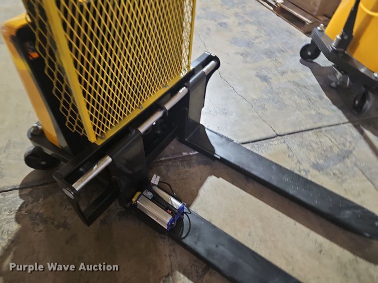 image for item LW9747 Electric pallet jack