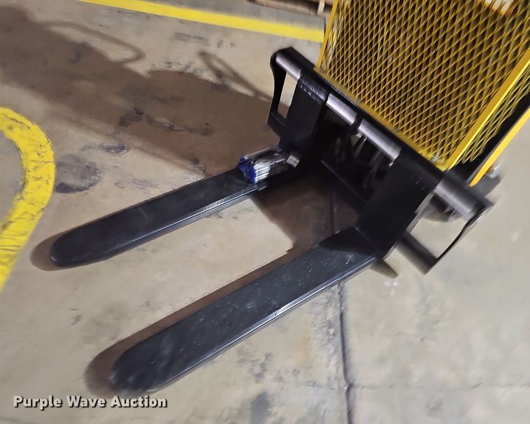 image for item LW9747 Electric pallet jack