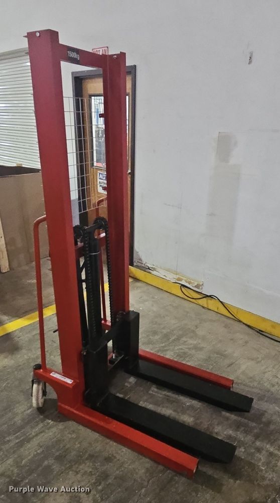 image for item LW9749 Pallet jack