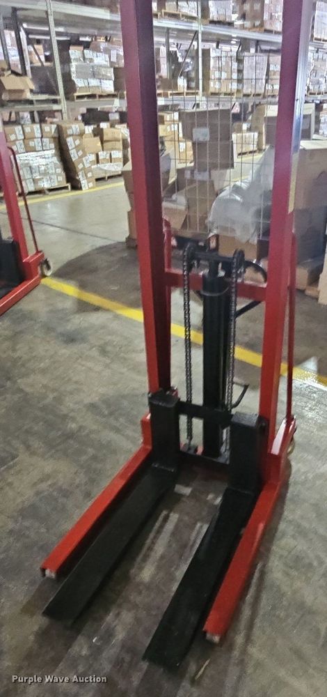 image for item LW9749 Pallet jack