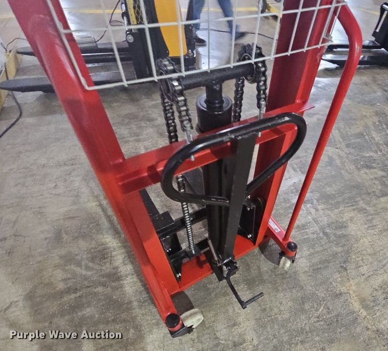 image for item LW9749 Pallet jack