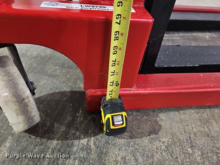 image for item LW9749 Pallet jack