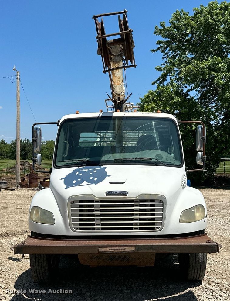 image for item MB9575 2005 Freightliner Business Class M2  drilling rig truck