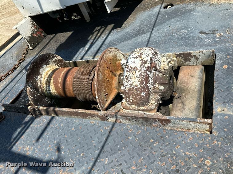 image for item MB9575 2005 Freightliner Business Class M2  drilling rig truck