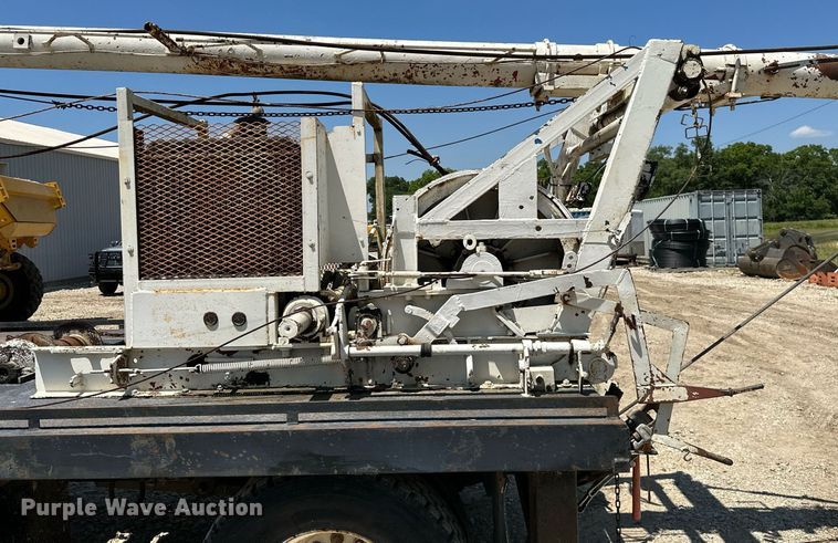 image for item MB9575 2005 Freightliner Business Class M2  drilling rig truck