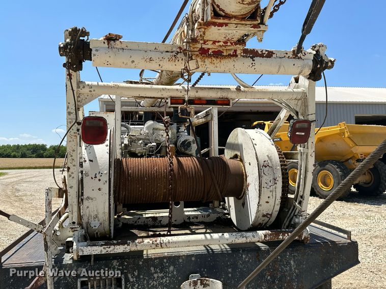 image for item MB9575 2005 Freightliner Business Class M2  drilling rig truck