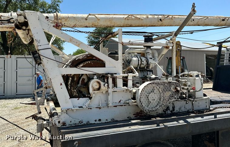 image for item MB9575 2005 Freightliner Business Class M2  drilling rig truck