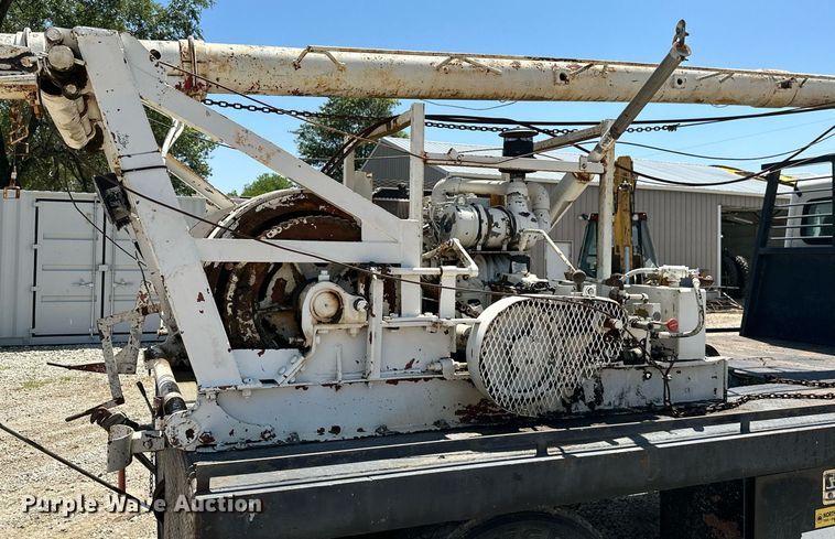 image for item MB9575 2005 Freightliner Business Class M2  drilling rig truck