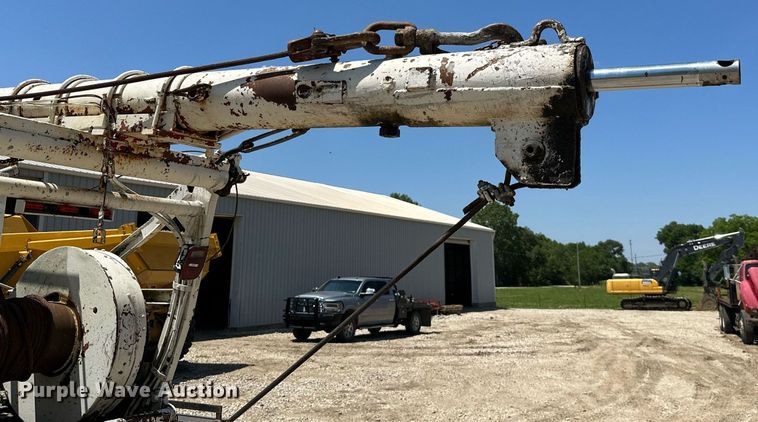 image for item MB9575 2005 Freightliner Business Class M2  drilling rig truck