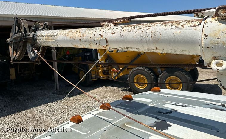 image for item MB9575 2005 Freightliner Business Class M2  drilling rig truck