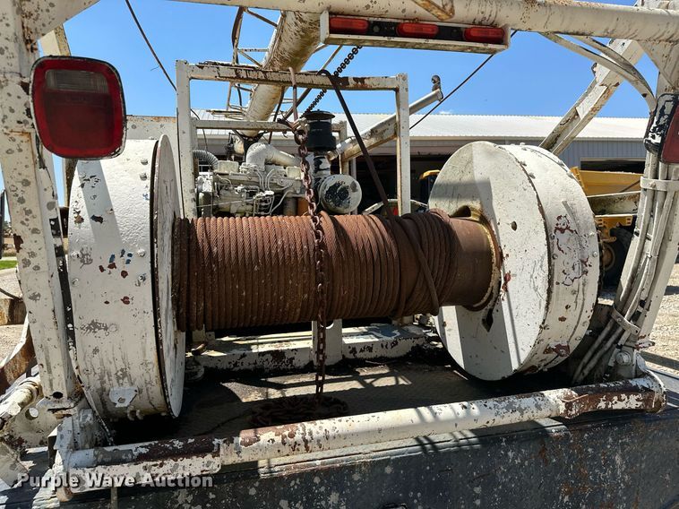 image for item MB9575 2005 Freightliner Business Class M2  drilling rig truck