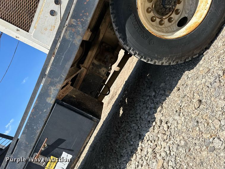 image for item MB9575 2005 Freightliner Business Class M2  drilling rig truck