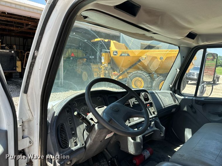 image for item MB9575 2005 Freightliner Business Class M2  drilling rig truck