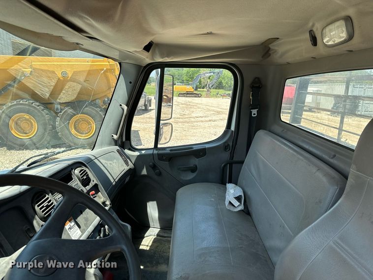 image for item MB9575 2005 Freightliner Business Class M2  drilling rig truck