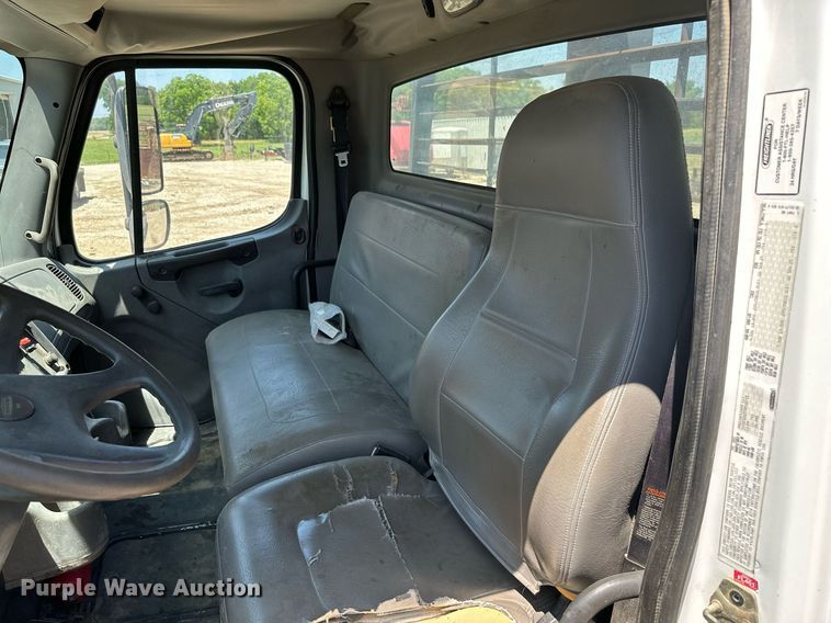 image for item MB9575 2005 Freightliner Business Class M2  drilling rig truck