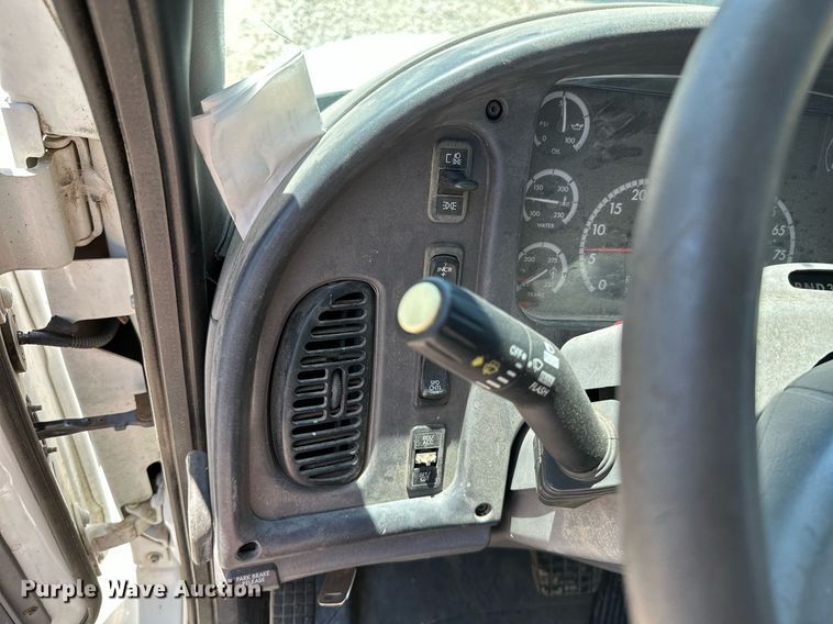 image for item MB9575 2005 Freightliner Business Class M2  drilling rig truck