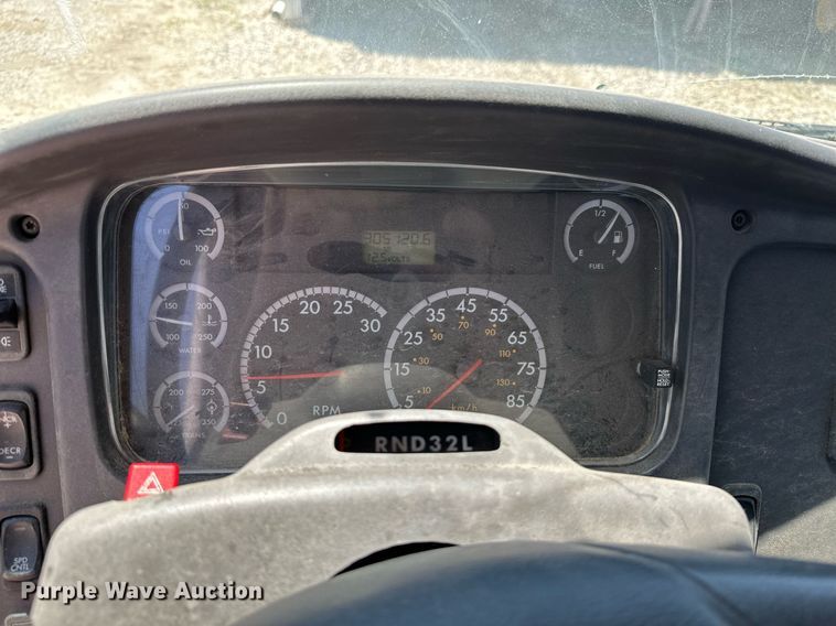 image for item MB9575 2005 Freightliner Business Class M2  drilling rig truck