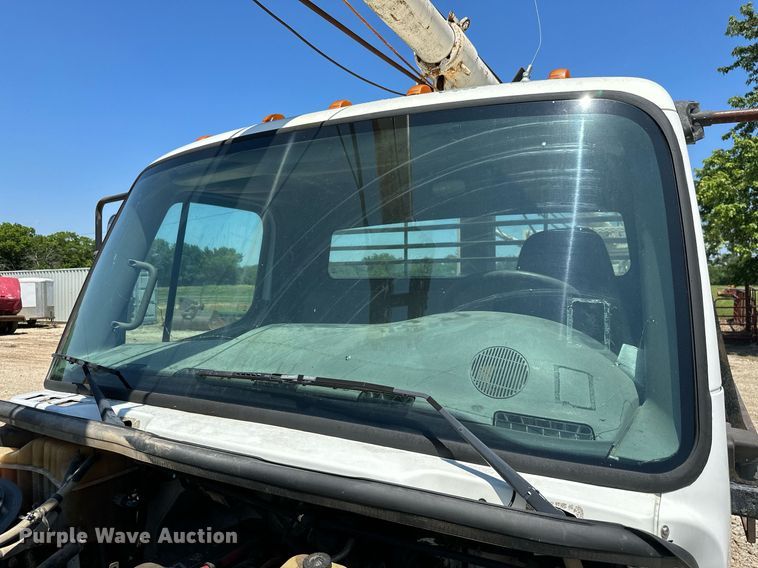 image for item MB9575 2005 Freightliner Business Class M2  drilling rig truck