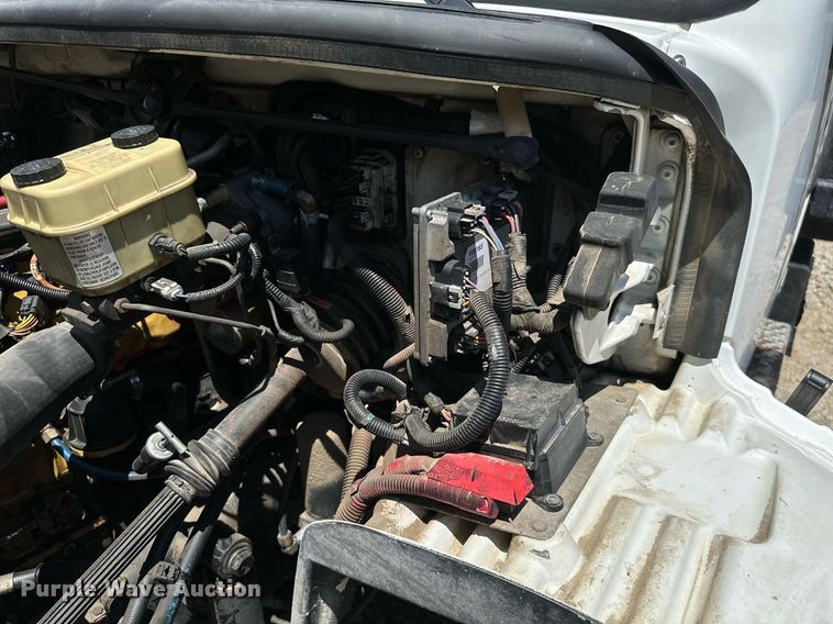 image for item MB9575 2005 Freightliner Business Class M2  drilling rig truck