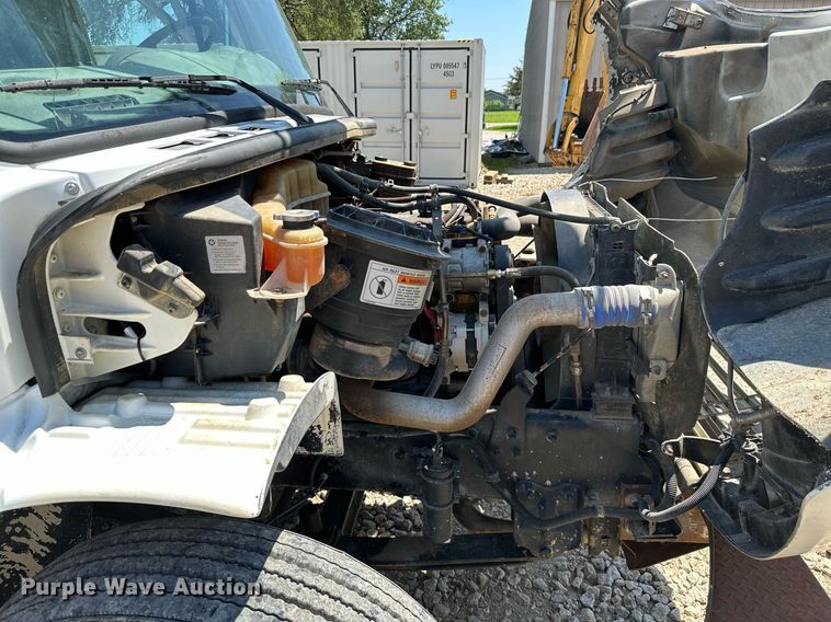 image for item MB9575 2005 Freightliner Business Class M2  drilling rig truck