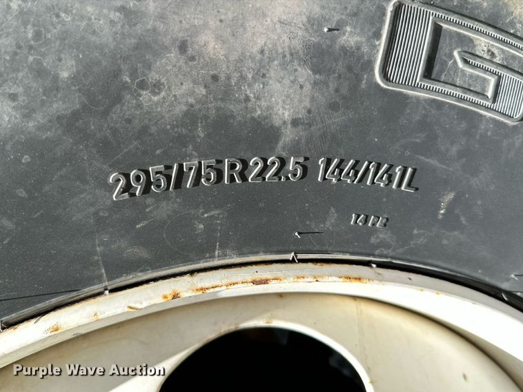 image for item MB9575 2005 Freightliner Business Class M2  drilling rig truck