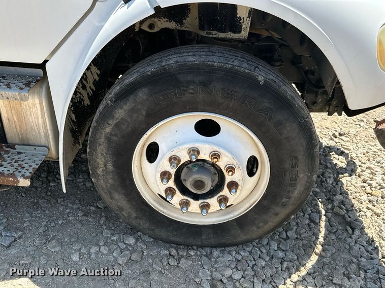 image for item MB9575 2005 Freightliner Business Class M2  drilling rig truck