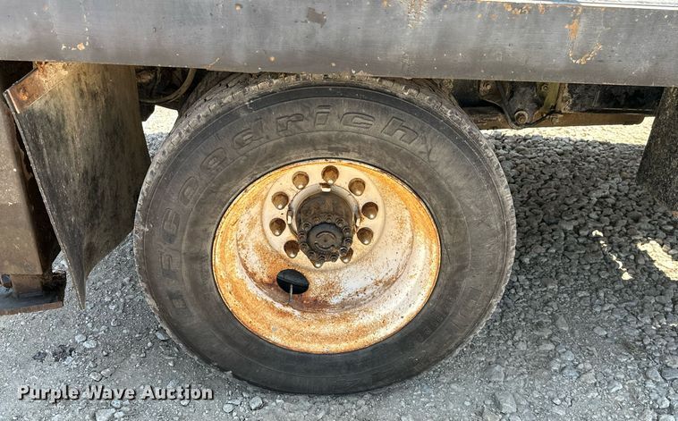 image for item MB9575 2005 Freightliner Business Class M2  drilling rig truck