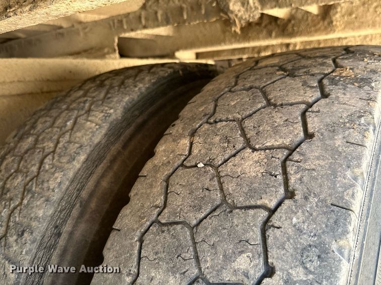 image for item MB9575 2005 Freightliner Business Class M2  drilling rig truck