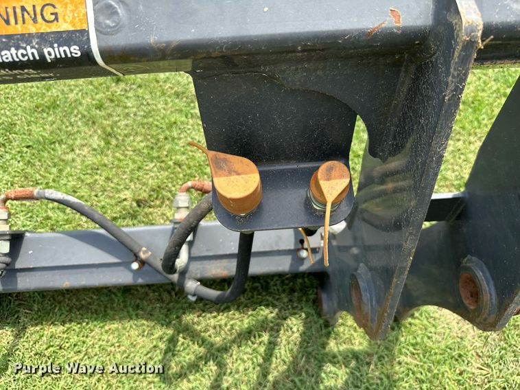 image for item MB9651 2006 Paladin 87365241  quick coupler