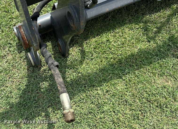 image for item MB9651 2006 Paladin 87365241  quick coupler