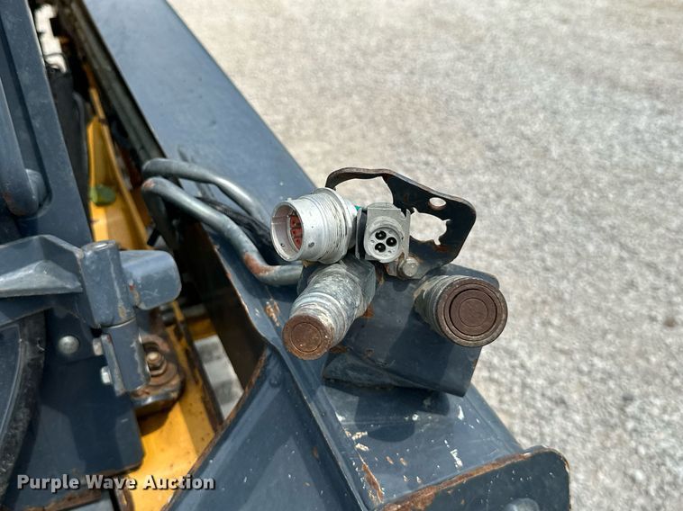 image for item MB9653 2011 John Deere 323D  tracked skid steer loader